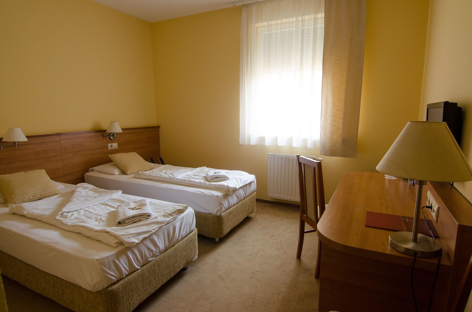 Hotel Civitas Sopron Luaran gambar