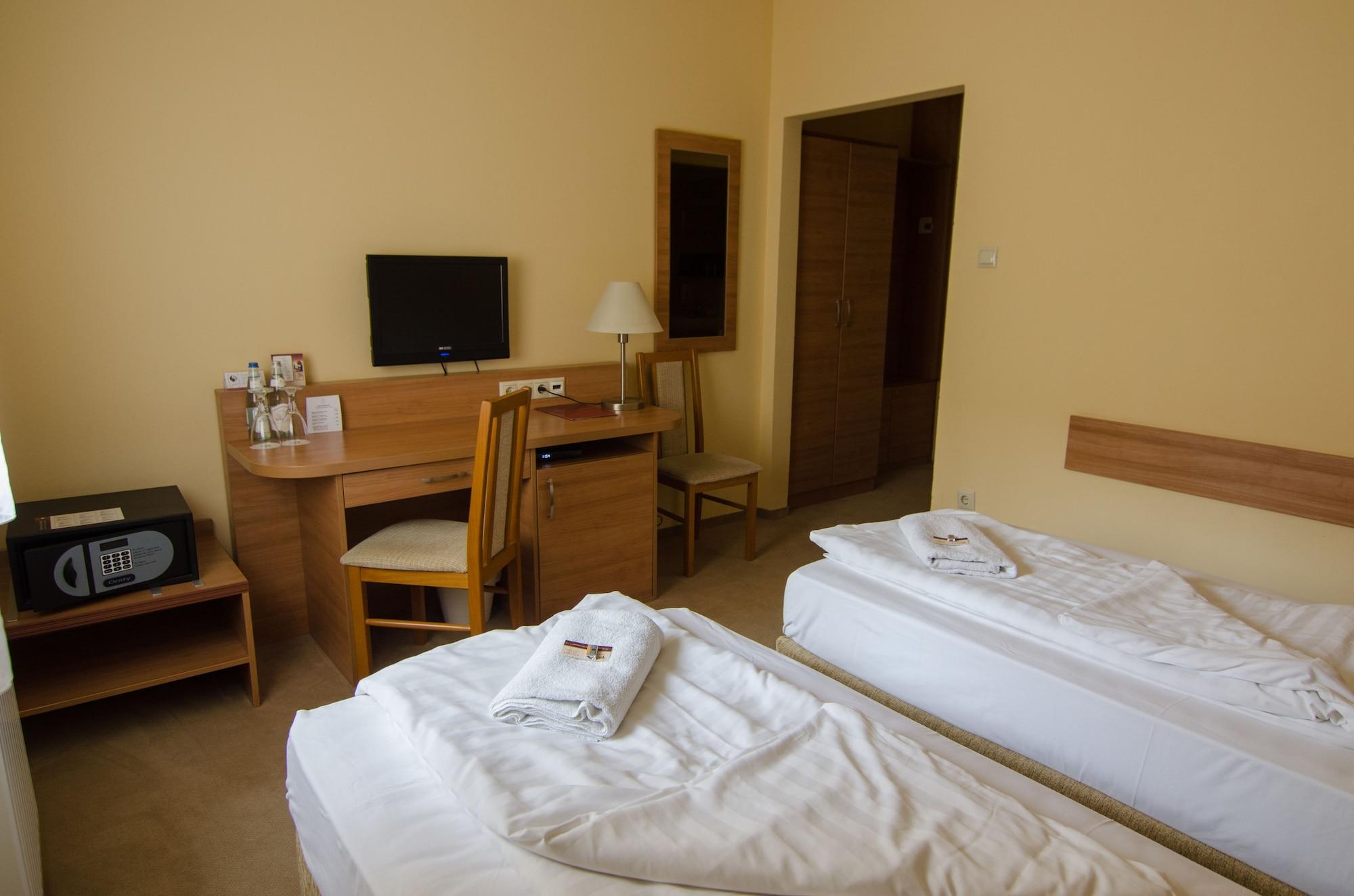 Hotel Civitas Sopron Luaran gambar