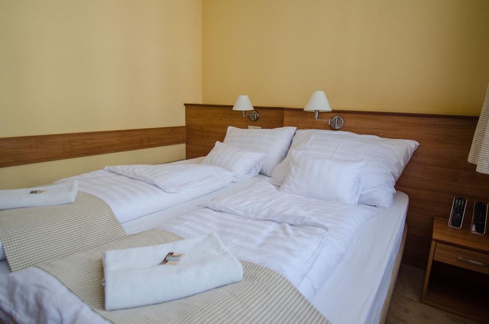 Hotel Civitas Sopron Luaran gambar
